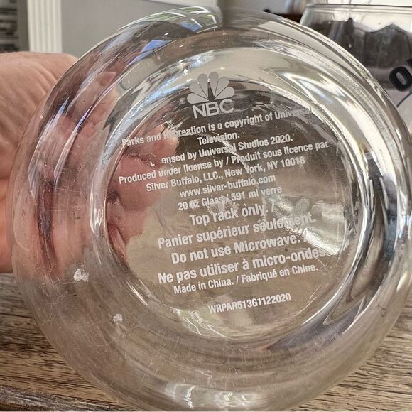 Parks and Recreation NBC Stemless Wine Glass Gift Set - Picture 4 of 8